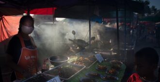 Поздний ночной рынок в Таиланде