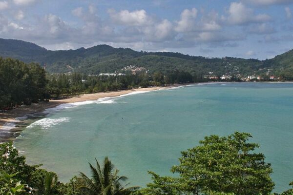 В Таиланде продлили чрезвычайное положение.