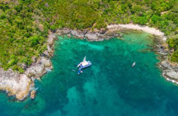 Экскурсии на катамаране на Пхукете фото №1